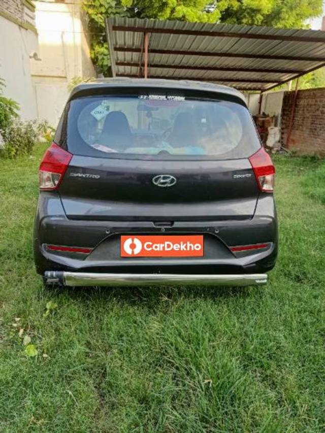 https://images10.gaadi.com/usedcar_image/3595953/original/processed_9220d2da-96ce-413a-a855-02de02b9c186.jpg?imwidth=6401