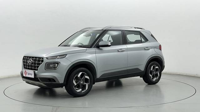 https://images10.gaadi.com/usedcar_image/3596297/original/oBG52g8zS9CAw5bX1Vkp9A__file.JPG?imwidth=6400