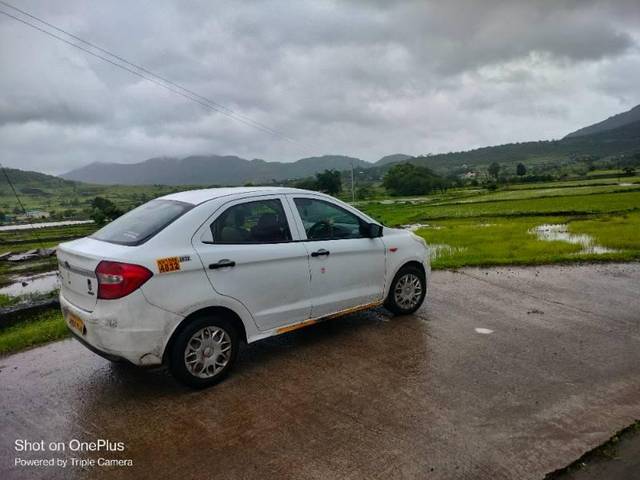https://images10.gaadi.com/usedcar_image/3596360/original/processed_b7b6e33f-f2dc-4a50-9118-7284a2f4850d.jpg?imwidth=6402