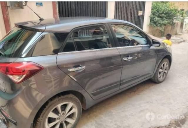 https://images10.gaadi.com/usedcar_image/3596439/original/processed_7697a845-f74b-47ba-8cf8-985523349d81.jpg?imwidth=6401