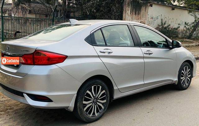https://images10.gaadi.com/usedcar_image/3596516/original/processed_img2880278__used_car_2880278_1695957261.jpg?imwidth=6402