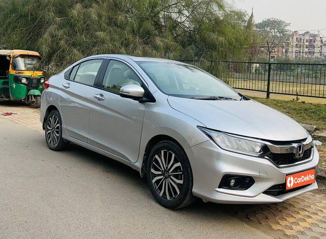 https://images10.gaadi.com/usedcar_image/3596567/original/processed_img2880303__used_car_2880303_1695961125.jpg?imwidth=6401