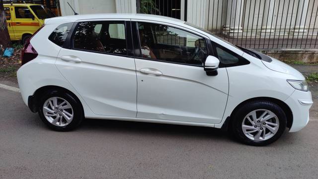 https://images10.gaadi.com/usedcar_image/3596674/original/img2880359__used_car_2880359_1695965492.jpg?imwidth=6401