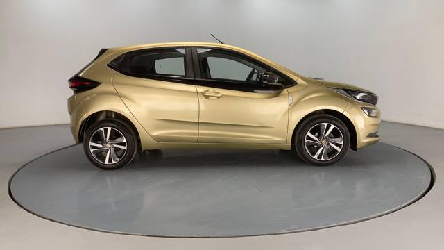 https://images10.gaadi.com/usedcar_image/3596775/original/processed_usedcar_a3_276591695966782_1695966789.jpg?imwidth=6401
