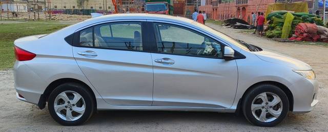 https://images10.gaadi.com/usedcar_image/3597029/original/processed_img2880595__used_car_2880595_1695973102.jpg?imwidth=6401