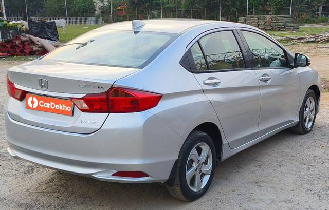 https://images10.gaadi.com/usedcar_image/3597029/original/processed_img2880595__used_car_2880595_1695973104.jpg?imwidth=6402