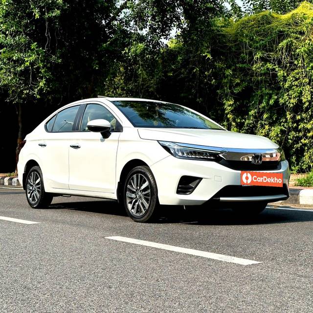 https://images10.gaadi.com/usedcar_image/3597046/original/processed_img2880607__used_car_2880607_1695973595.jpg?imwidth=6400