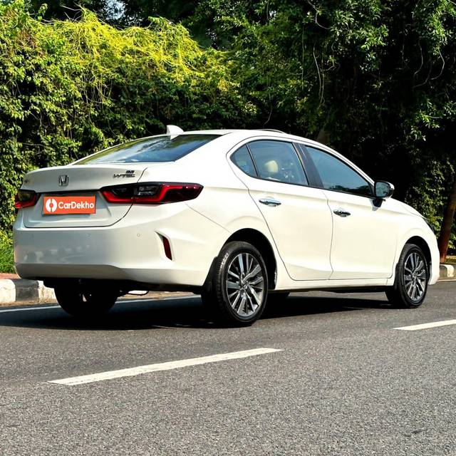 https://images10.gaadi.com/usedcar_image/3597046/original/processed_img2880607__used_car_2880607_1695973600.jpg?imwidth=6402