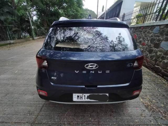 https://images10.gaadi.com/usedcar_image/3597170/original/processed_d02a1cfd-fb11-4e3b-b27b-181ea7d0e05f.jpg?imwidth=6402