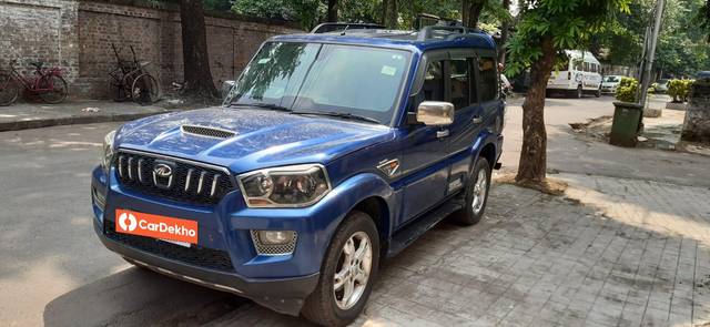 https://images10.gaadi.com/usedcar_image/3597178/original/processed_img2880679__used_car_2880679_1695978638.jpg?imwidth=6400