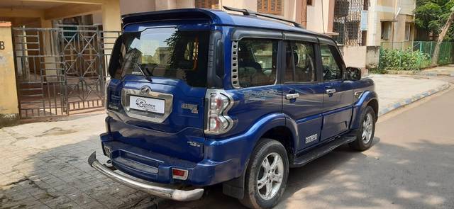 https://images10.gaadi.com/usedcar_image/3597178/original/processed_img2880679__used_car_2880679_1695978655.jpg?imwidth=6402
