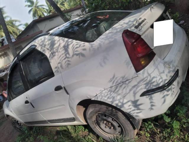 https://images10.gaadi.com/usedcar_image/3597203/original/processed_d145cd3b-f84f-466d-aaee-703c0cf1f747.jpg?imwidth=6402