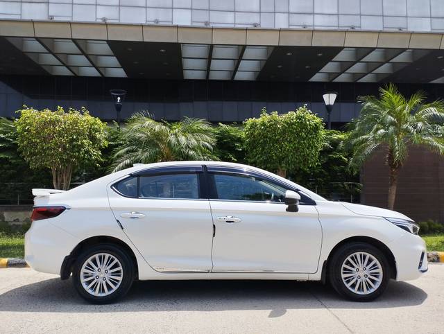 https://images10.gaadi.com/usedcar_image/3597368/original/img2880805__used_car_2880805_1695983559.jpg?imwidth=6401