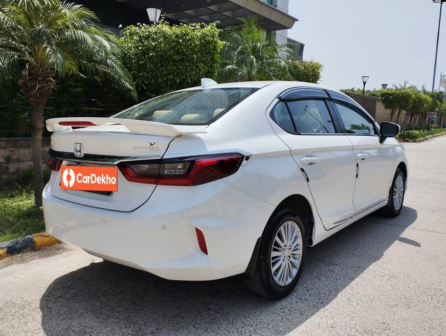 https://images10.gaadi.com/usedcar_image/3597368/original/processed_img2880805__used_car_2880805_1695983557.jpg?imwidth=6402