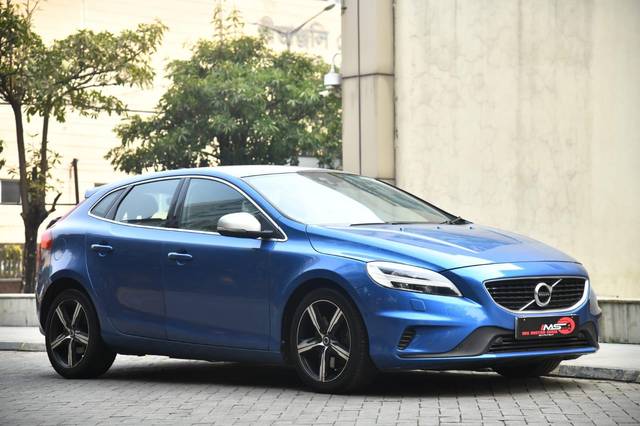 https://images10.gaadi.com/usedcar_image/3597661/original/processed_img2880976__used_car_2880976_1695992619.jpg?imwidth=6401