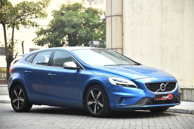 https://images10.gaadi.com/usedcar_image/3597661/original/processed_img2880976__used_car_2880976_1695992629.jpg?imwidth=6400