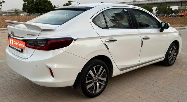 https://images10.gaadi.com/usedcar_image/3597681/original/processed_usedcar_16_11461695993154_1695993174.jpg?imwidth=6402
