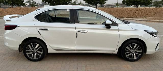 https://images10.gaadi.com/usedcar_image/3597681/original/usedcar_9_11461695993154_1695993166.jpg?imwidth=6401