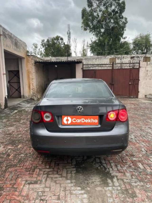 https://images10.gaadi.com/usedcar_image/3597795/original/processed_c9ac5cdf-2d24-45b7-9e1d-fe64835105ad.jpg?imwidth=6402