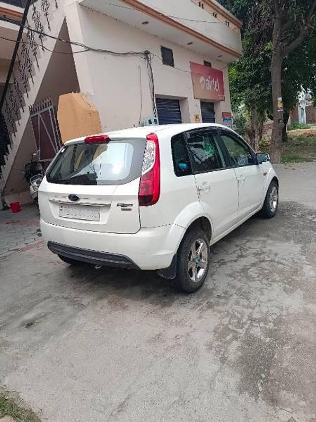 https://images10.gaadi.com/usedcar_image/3597984/original/processed_b5dd3b3b-caf8-443c-a5ab-5b9b8adf19c9.jpg?imwidth=6401