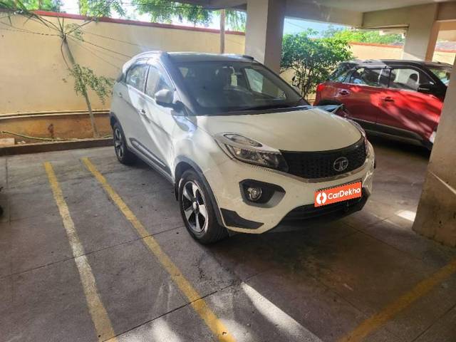 https://images10.gaadi.com/usedcar_image/3597995/original/processed_b7b9ad56-d7fd-49b3-bf99-c0e8493d3ae4.jpg?imwidth=6400