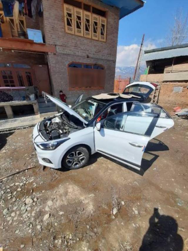 https://images10.gaadi.com/usedcar_image/3598141/original/processed_14235a2a-f9c0-4746-b0e3-46680edaaf2b.jpg?imwidth=6401