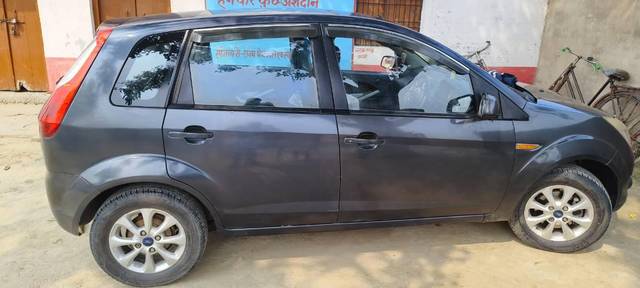 https://images10.gaadi.com/usedcar_image/3598253/original/processed_175ff7c8-6c5c-4960-8b20-ab12fc1d5d00.jpg?imwidth=6400