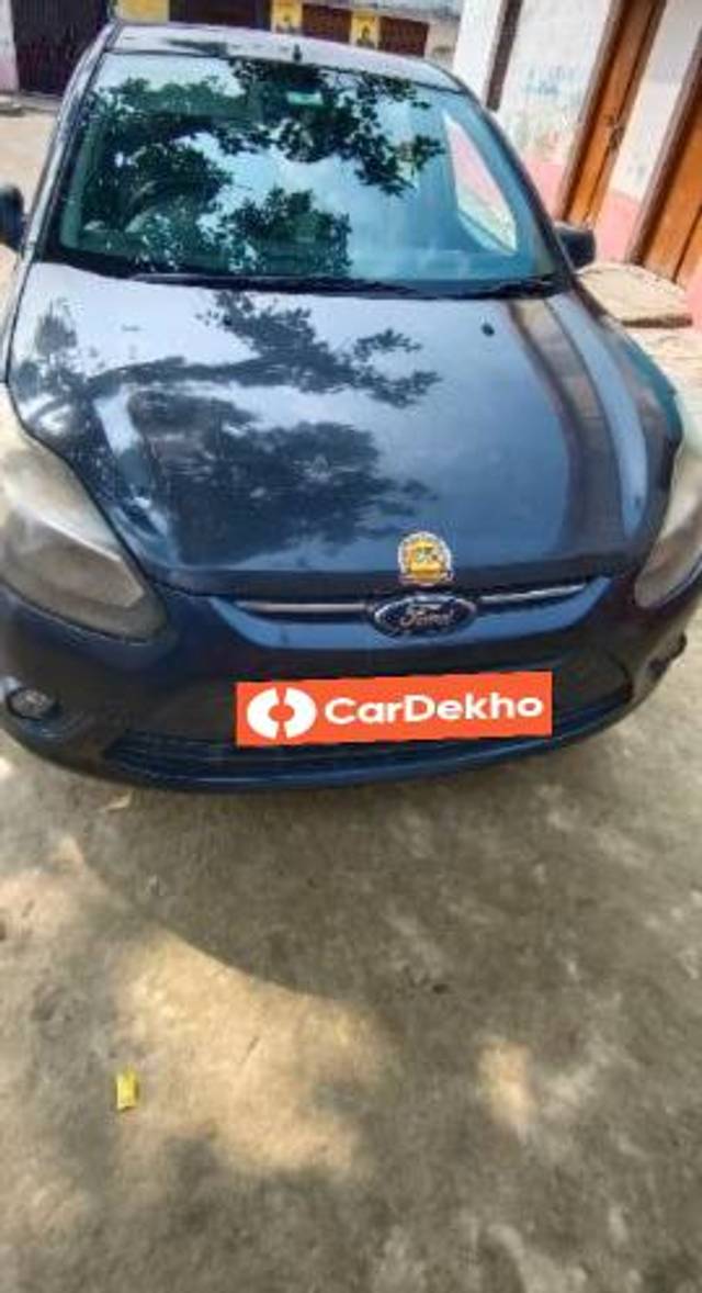 https://images10.gaadi.com/usedcar_image/3598253/original/processed_cb5b298a-e3ff-402c-9439-8034709619a3.jpg?imwidth=6401