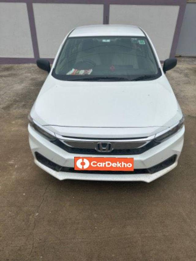 https://images10.gaadi.com/usedcar_image/3598538/original/processed_1b0b88bd-891d-4679-946b-756604cc993c.jpeg?imwidth=6400