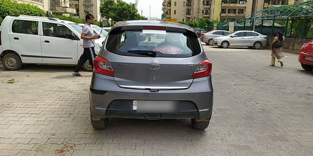 https://images10.gaadi.com/usedcar_image/3598642/original/23__VCC_1794080_96_1695452226.jpg?imwidth=6402