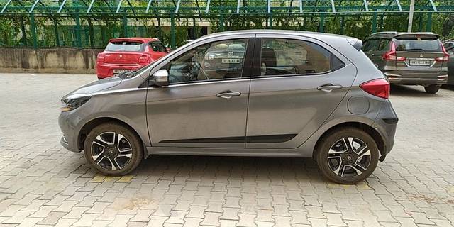 https://images10.gaadi.com/usedcar_image/3598642/original/23__VCC_IMG_1695449238800_1794080_95_1695449466.jpg?imwidth=6401