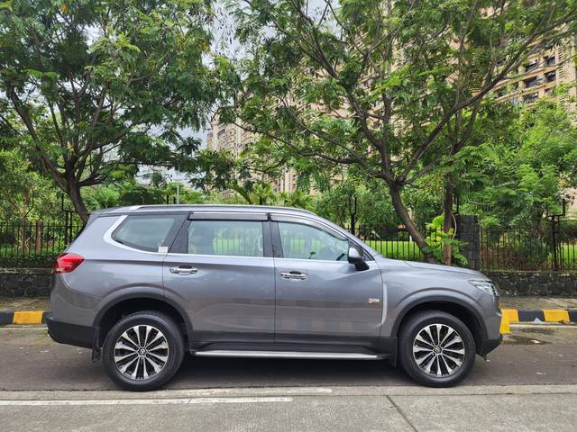 https://images10.gaadi.com/usedcar_image/3598749/original/img2881476__used_car_2881476_1696062234.jpg?imwidth=6402