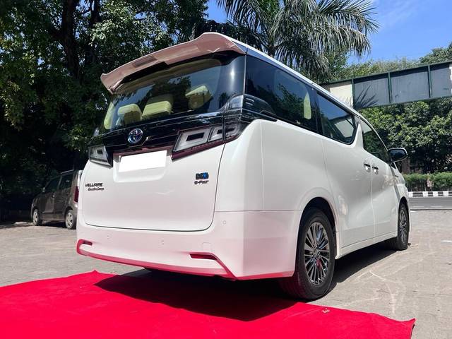 https://images10.gaadi.com/usedcar_image/3598894/original/img2881568__used_car_2881568_1696066137.jpeg?imwidth=6402