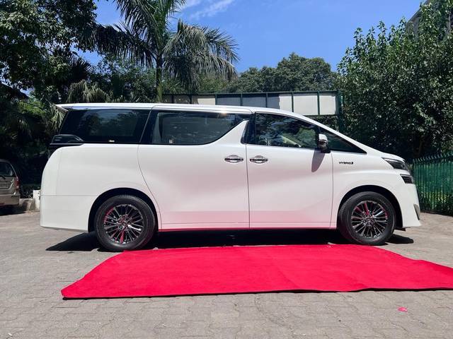 https://images10.gaadi.com/usedcar_image/3598894/original/processed_img2881568__used_car_2881568_1696066055.jpg?imwidth=6401