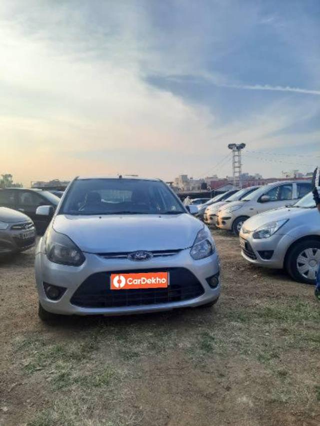 https://images10.gaadi.com/usedcar_image/3598951/original/processed_37692af0-9273-4fa8-aa1d-b3fe3848c73f.jpg?imwidth=6402