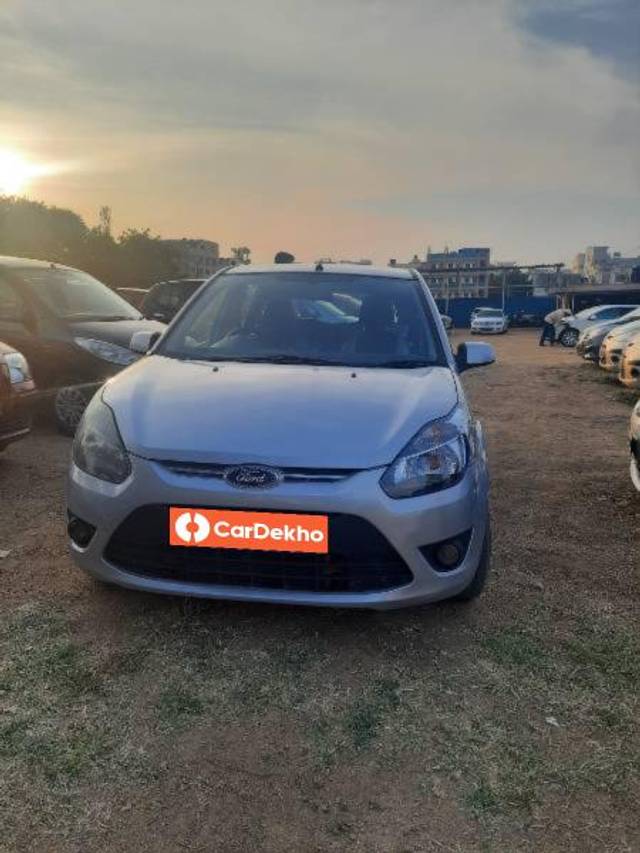 https://images10.gaadi.com/usedcar_image/3598951/original/processed_520ff0e3-ff3b-4b14-b009-8c997d911a63.jpg?imwidth=6400