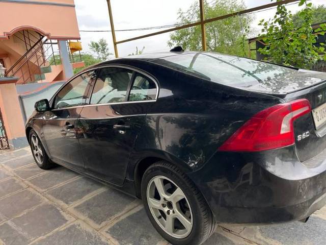 https://images10.gaadi.com/usedcar_image/3599061/original/processed_ff4029d9-96be-44a0-983e-68a9c354ea7c.jpg?imwidth=6402