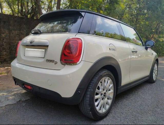 https://images10.gaadi.com/usedcar_image/3599238/original/processed_img2881774__used_car_2881774_1696075431.jpg?imwidth=6401