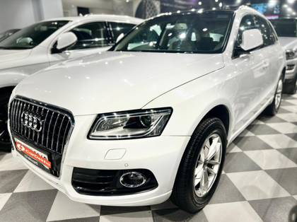 Audi Q5 30 TDI quattro Premium Audi Q5 30 TDI quattro Premium