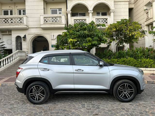 https://images10.gaadi.com/usedcar_image/3599337/original/img2881844__used_car_2881844_1696077836.jpg?imwidth=6401