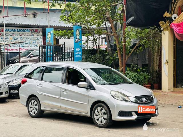 https://images10.gaadi.com/usedcar_image/3599422/original/processed_img2881896__used_car_2881896_1696080502.jpg?imwidth=6400