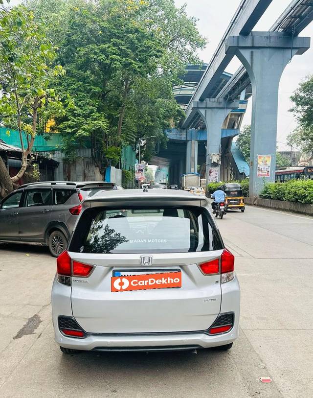 https://images10.gaadi.com/usedcar_image/3599422/original/processed_img2881896__used_car_2881896_1696080527.jpg?imwidth=6402