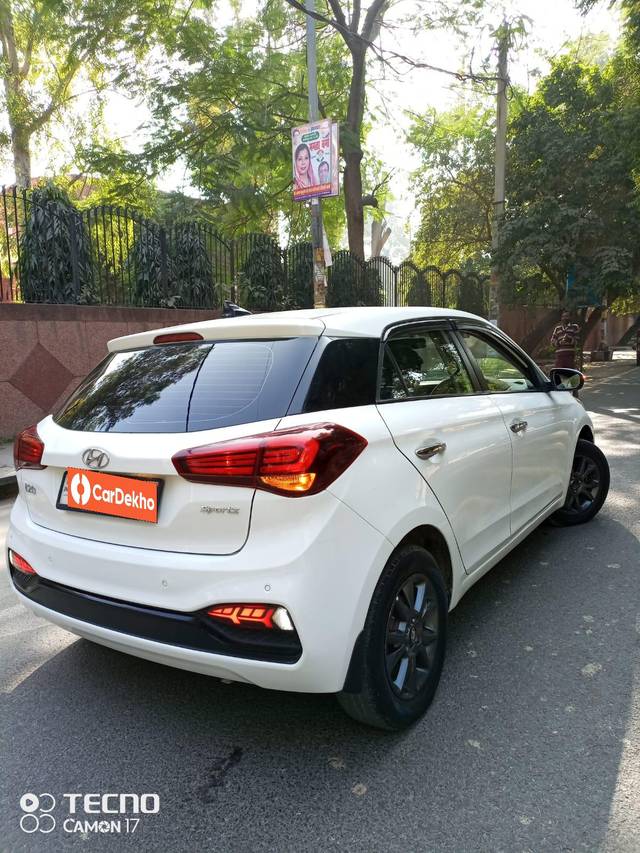 https://images10.gaadi.com/usedcar_image/3599851/original/processed_img2882012__used_car_2882012_1696124050.jpg?imwidth=6401