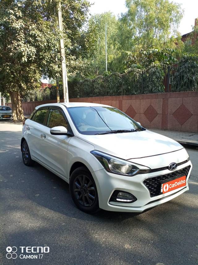 https://images10.gaadi.com/usedcar_image/3599851/original/processed_img2882012__used_car_2882012_1696124061.jpg?imwidth=6400