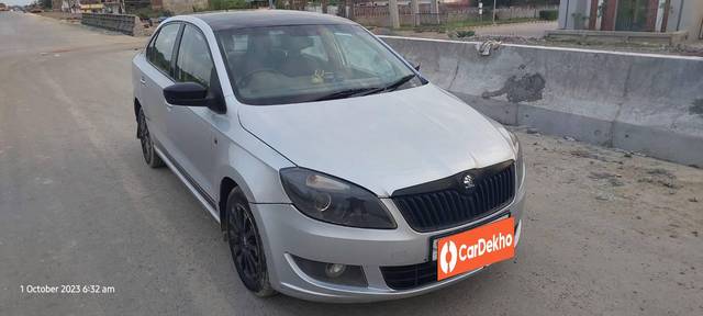 https://images10.gaadi.com/usedcar_image/3599929/original/processed_68074d71-6f3d-4def-bea3-80367737079d.jpg?imwidth=6400