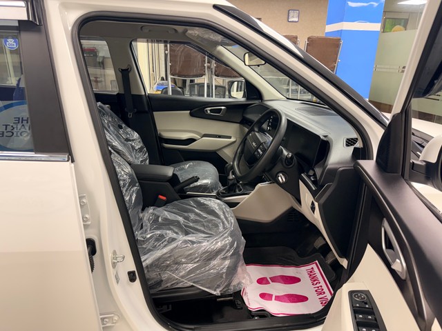 Second-hand 2025 Kia Carens Clavis HTK for sale in Amritsar-7