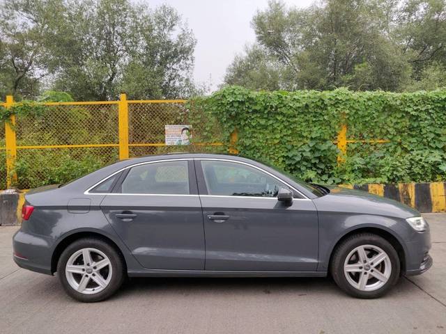 https://images10.gaadi.com/usedcar_image/3600011/original/processed_img2882054__used_car_2882054_1696137736.jpg?imwidth=6401
