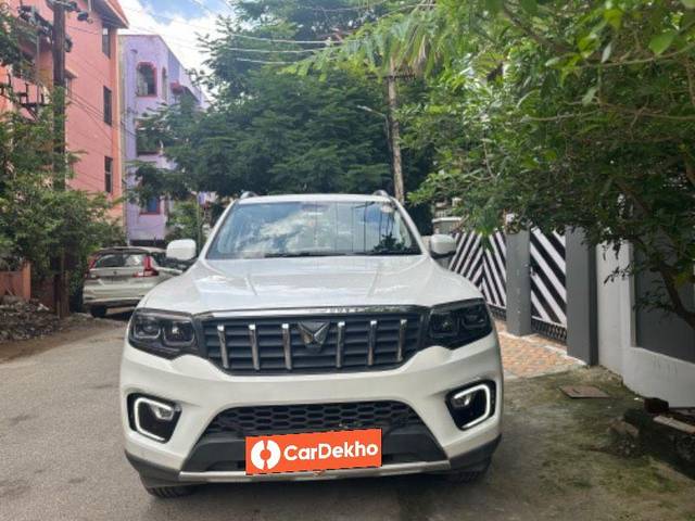 https://images10.gaadi.com/usedcar_image/3600091/original/processed_processed_88666fdc-38a8-49ea-b513-44766e8ba9d5.jpeg?imwidth=6400