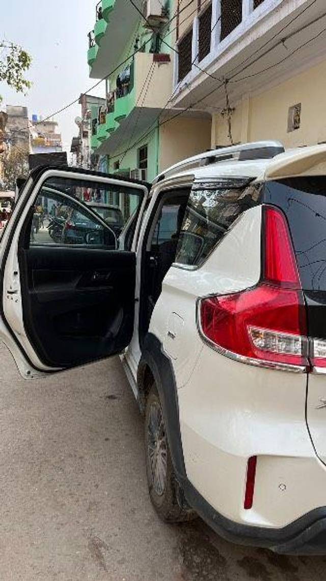 https://images10.gaadi.com/usedcar_image/3600177/original/processed_a5350a95-d8a1-4c8c-92c8-4841a2ed4d21.jpg?imwidth=6401