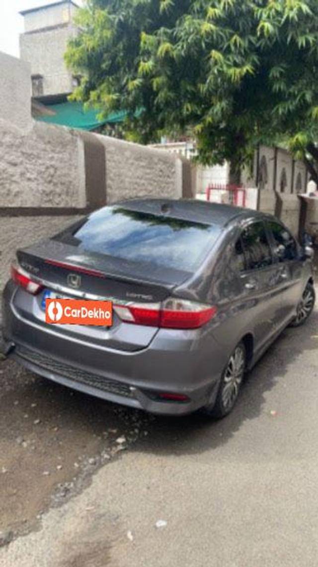 https://images10.gaadi.com/usedcar_image/3600214/original/processed_5d78d8e6-11b6-4a59-85e8-673406a3ff99.jpeg?imwidth=6402